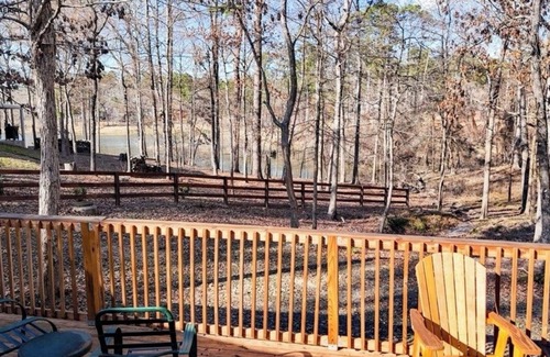 Brookeland House | The lovely 3-bedroom lake house in Brookeland is near all amenities.
