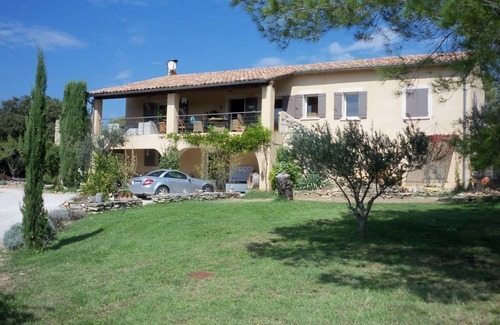Lagnes House | The luberon: opposite the swimming pool