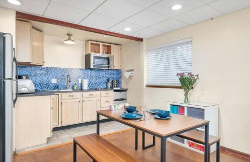 Coyote Gulch Apartment | The Lux in Lakewood. Minutes from Red Rocks. Hikes