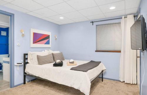 Coyote Gulch Apartment | The Lux in Lakewood. Minutes from Red Rocks. Hikes