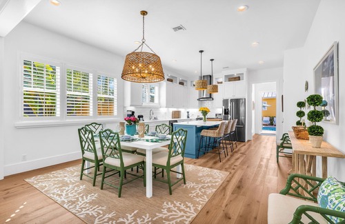Grandview Heights House | The Luxe Sunshine Villa w/*Private Pool House*