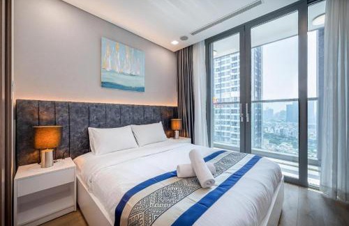 Hang Xanh Hotel | The Luxury Apartment inside Lanmark 81 by Isabelle