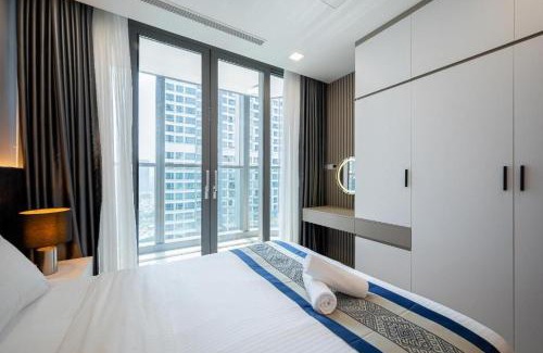 Hang Xanh Hotel | The Luxury Apartment inside Lanmark 81 by Isabelle