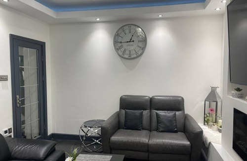 Old Trafford House | The Luxury Holiday Home