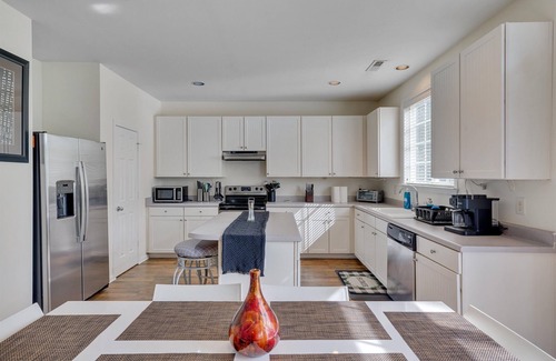 Southeast Raleigh House | The MacDaddy 3BR 2.5BA - South East Raleigh