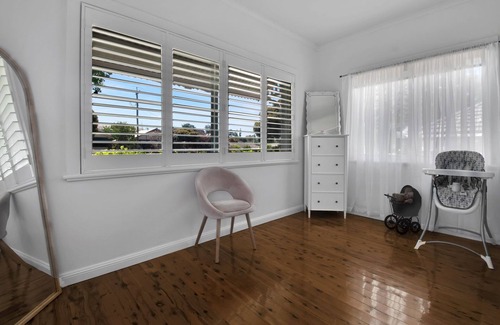 Turvey Park House | The Macleay - Poolside Entertainer, Pets Allowed