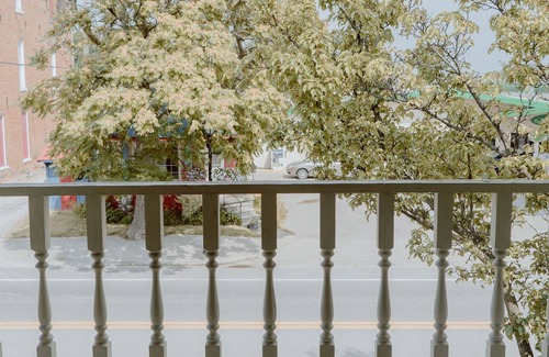Lexington Apartment | The Main Hen House, trendy downtown Main St location, walk to everything!