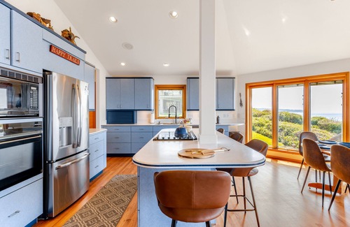 Freeland House | The Majestic Blue View by AvantStay | Waterfront
