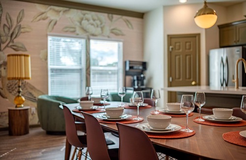 Greater East End House | the Maltby Suites featuring the Martini