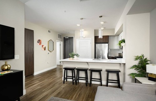 Santa Ana Apartment | The Mandarin @ Main Place