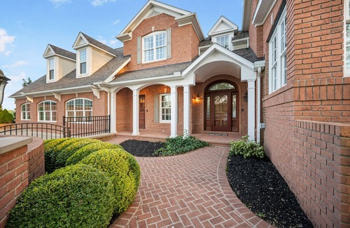 Uniontown House | The Manor at Olde Stone Acres. Sleeps 35. Game House. Pond.