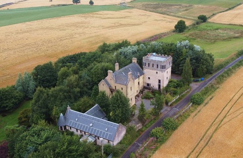 Airth House | The Manor at Plane Castle - Sleeps 8 - Pets Ok