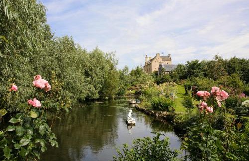 Airth House | The Manor at Plane Castle - Sleeps 8 - Pets Ok