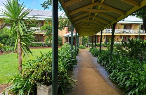 North Tamborine Hotel | The Manor Tamborine Mountain
