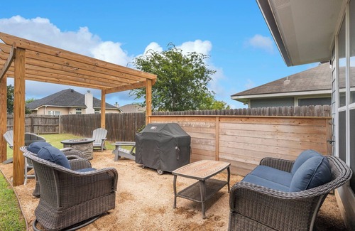 Wellborn House | The Maroon Door-NEW outdoor fire pit! Located in the heart of Aggieland!