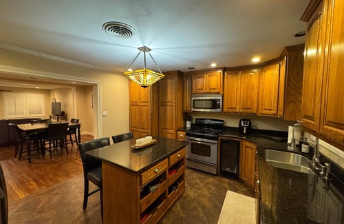 Tech Terrace House | The Matador Cottage near TTU (Main House Only)