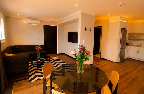 Greater Johannesburg Metropolitan Area Apartment | The Max Hotel Sandton
