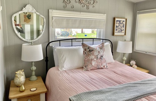 Colchester Cottage | The Mayaswell 🤷‍♀️ - Cozy Cottage Getaway on the Shores of Lake Erie