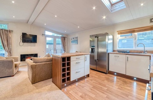 North Walsham Ski Chalet | The Meadows - Hot Tub Country Lodge
