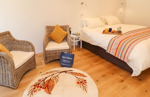 Yelverton Cottage | THE MEETING HOUSE @ YELLOWMEAD FARM, romantic in Yelverton