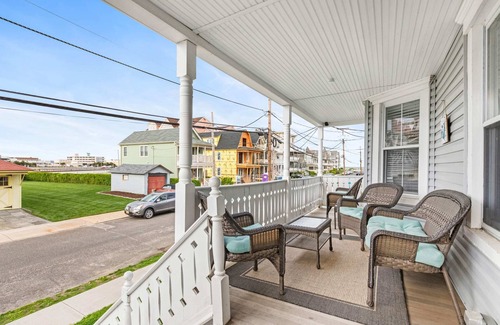 Ocean Grove House | The Melrose, 3A - Queen Bed & Bath: Romantic Getaway, Steps from the Beach, Cozy