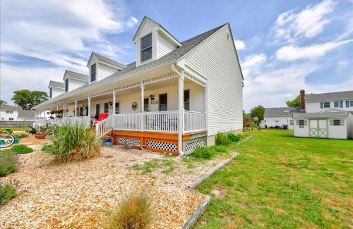 Chincoteague House | The Mermaid Lounge