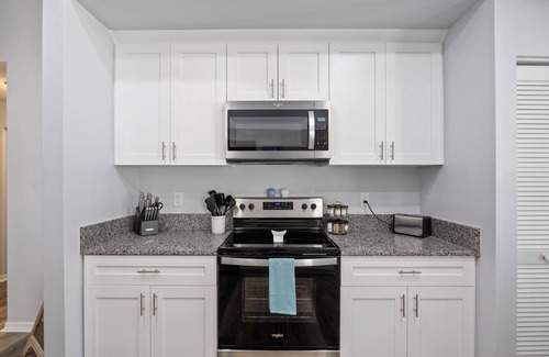 Spring Hill House | The Mermaid's Nest - Heated Pool Home - Weeki Wachee - Family Fun!