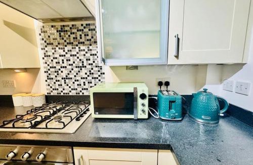 Craigmillar Apartment | The Metro Oasis