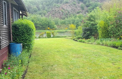 Fepin Ski Chalet | The Meuse is at the end of the garden