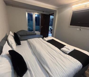 Mallital Hotel | The Mist Nainital Hotel