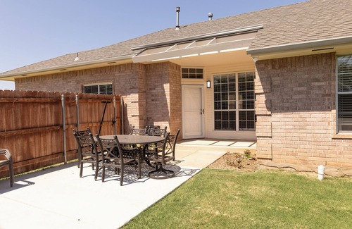 Norman House | THE MOJO DOJO! WALK TO CAMPUS! Beautiful remodel near OU - PET FRIENDLY