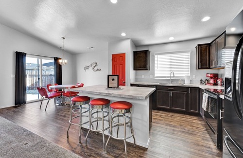 Nampa House | The Monochrome Home in Nampa near Hospital