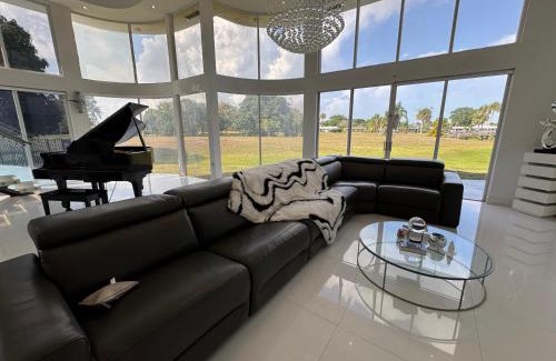 Tamarac Villa | The Monochrome Villa