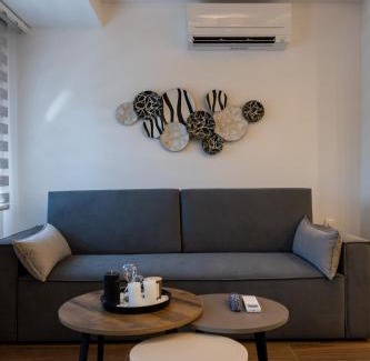 Kastraki Apartment | The Monolith