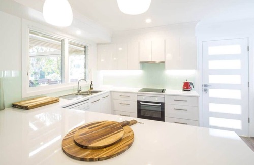 Mollymook House | The Mook Summary: Pet