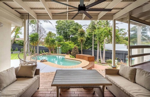 Mount Eliza House | The Moondah Manor A Poolside Family Retreat