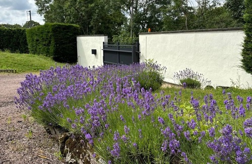 La Roche-en-Brenil House | The Morvan cocoon