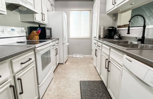 Columbine Condo | The Mountain View Pad. Easy Access to Red Rocks and the Mountains!