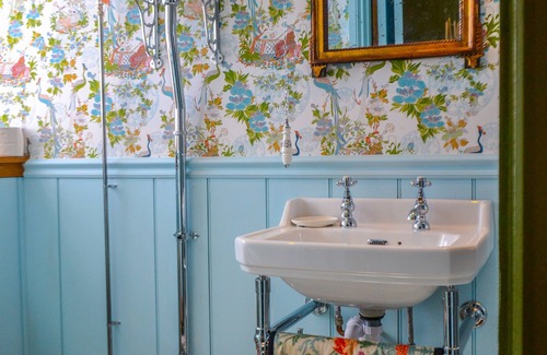 Castle Douglas Bed & Breakfast | The Munches Room at Buittle Castle, a Georgian Style Stay in a Medieval Castle