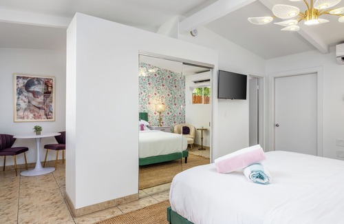Warm Sands Hotel | The Muse Hotel | Palm Springs | Kitchen, Private Yard, Pool & Hot Tub | Suite 6!
