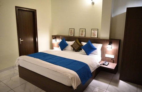Bani Park Hotel | The Narayans