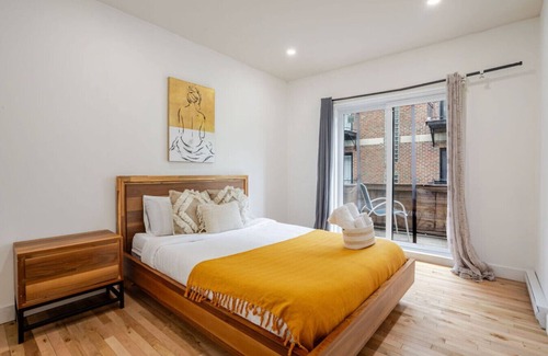 Cote-Des-Neiges—Notre-Dame-De-Grace Apartment | The NDG Nest|A Relaxing 3BR Getaway in DT MTL