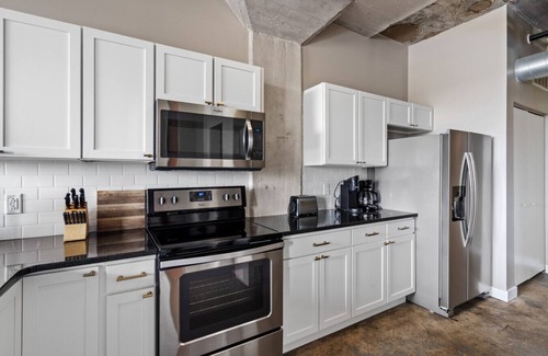 Downtown Apartment | The Nelson Lofts - Unit 2 (1 BR)