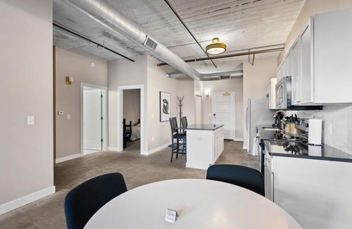 Downtown Apartment | The Nelson Lofts - Unit 3 (2 BR)