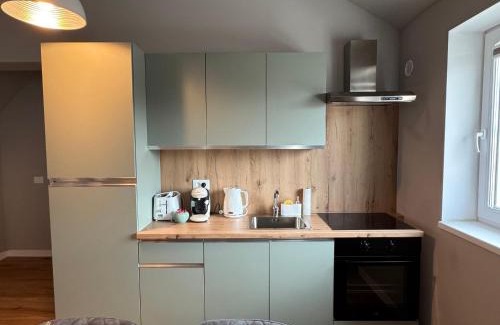 Rasnov Apartment | The Nest Beneath The Citadel - 5 min from City Square