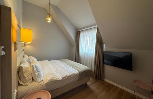 Rasnov Apartment | The Nest Beneath The Citadel - 5 min from City Square