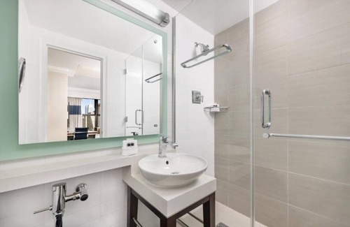 Garment District Hotel | The New Yorker Hotel | 2 Double Beds | Artistic Room Near Penn Station