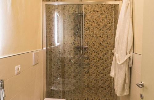 Le Cure Apartment | The Niche of Nicholas App 2