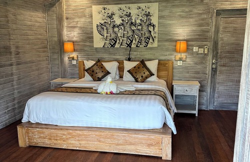 Mushroom Bay Bed & Breakfast | The Niti Hut's