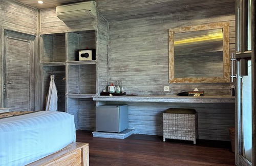 Mushroom Bay Bed & Breakfast | The Niti Hut's